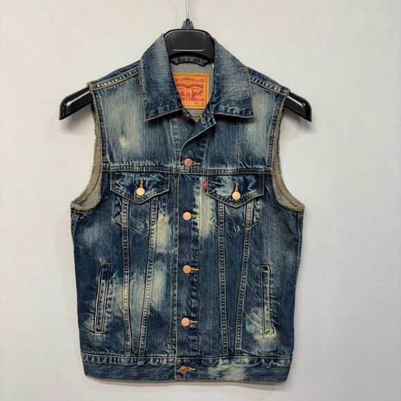 Levi's Men Sleeveless Trucker Denim Jean Vest Jacket Size Small C055 -22 - Picture 1 of 13